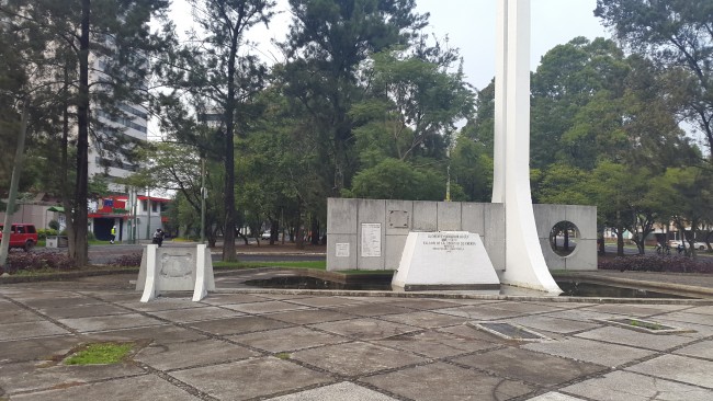 Monumento al periodista, historiador y político Clemente Marroquín Rojas 