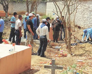 Más de 200 excavaciones infructuosas se hicieron en diferentes lugares en búsqueda de los restos de Cristina. Hasta que se dieron por vencidos.