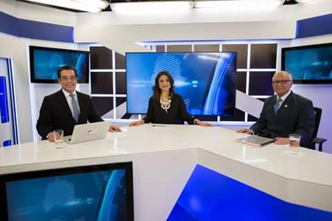 En el programa “A las 8 y 45” de canal Antigua con los periodistas Juan Luis Font y Claudia Méndez Arriaza.