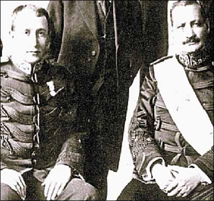 El general José María Orellana Pinto acompañado del coronel Jorge Ubico Castañeda.
